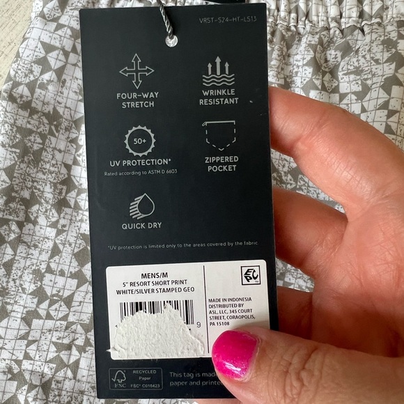 NWT VRST Men’s 5” Resort Shorts Quick Dry in White/Silver Stamped Geo in size M - Picture 6 of 6